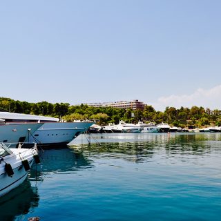 Vouliagmeni’s discreet allure