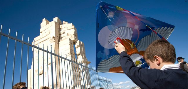 Why do Greeks fly kites on Clean Monday?