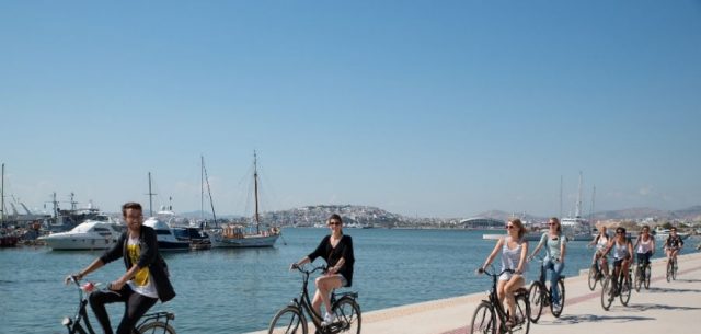 Discovering Athens with free bike rides