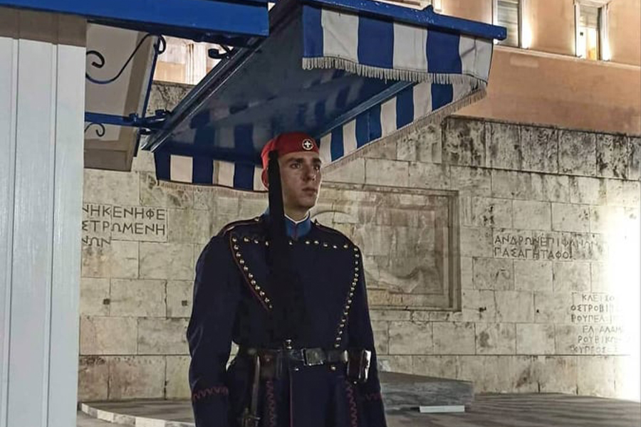 Pomp and circumstance: The real story of an elite Evzone | Athens Insider