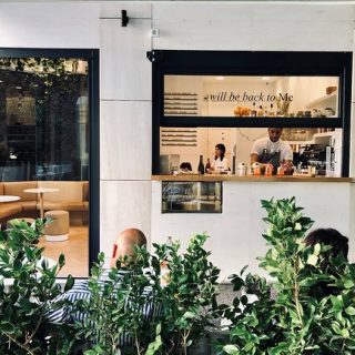 Me Kolonaki, Where the Food is as Beautiful as the People